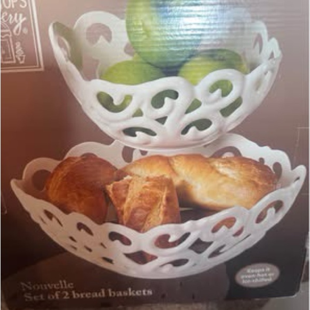 Set of 2 porcelain bread baskets